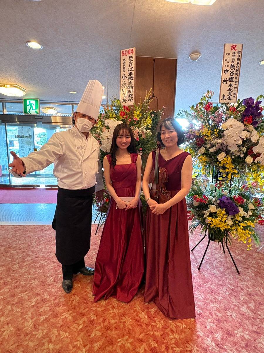 宮城・竹駒神社参集殿で医療法人様 創立30周年懇親会｜設備のない会場でも実現した生演奏とシェフDeオペラ（約200名）